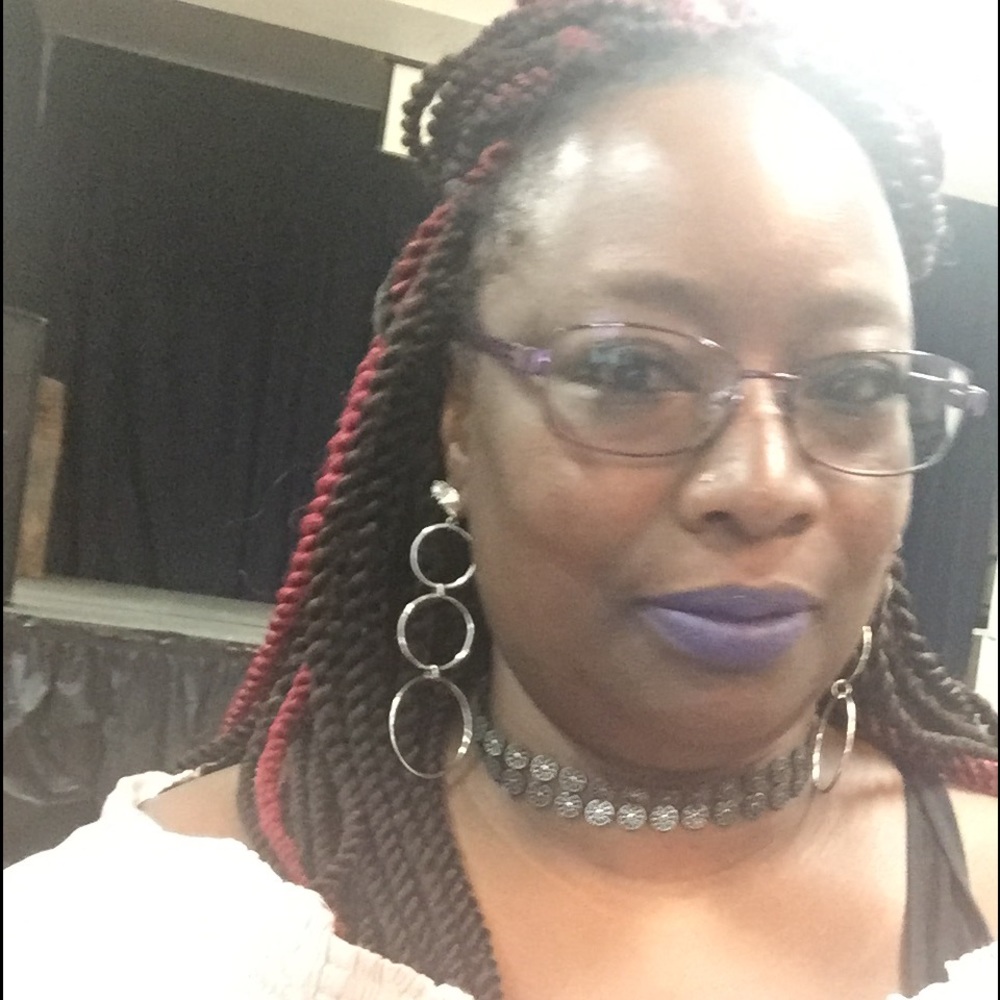 Meet your Posher, Brenda